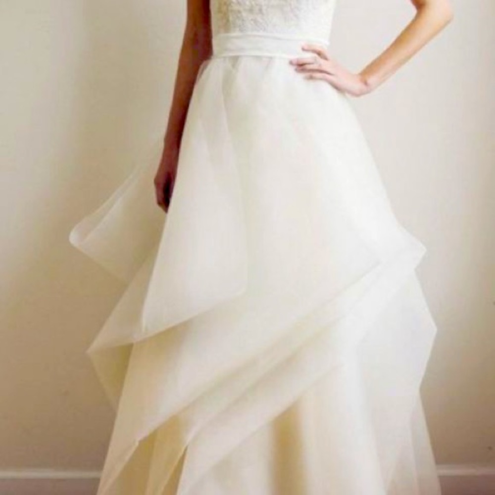 Leanne Marshall Janine Wedding Gown.  Unaltered.  Never worn, size 0!